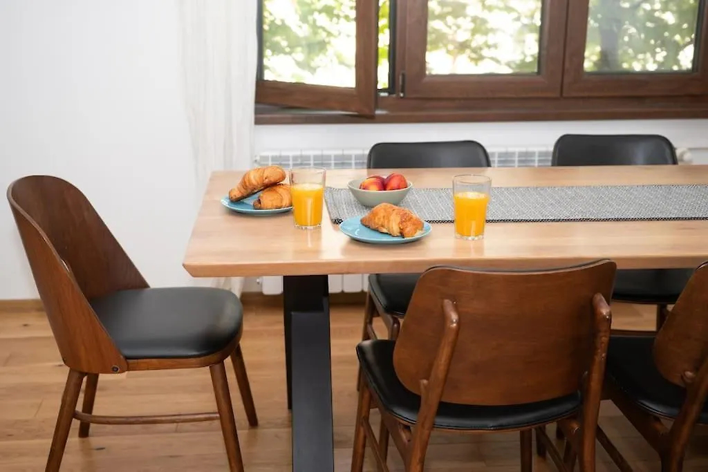 Apartment Top Center Stylish Quiet Street Hosts 5 People Sofia