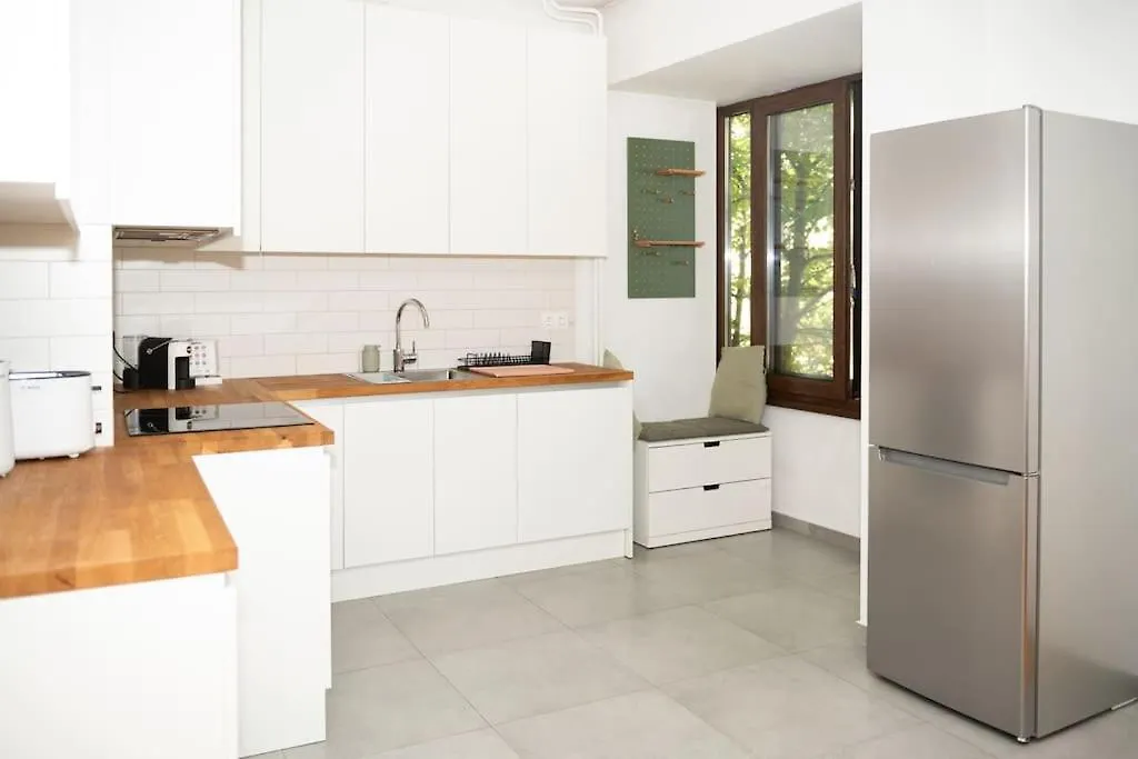 Apartment Top Center Stylish Quiet Street Hosts 5 People Sofia Bulgaria