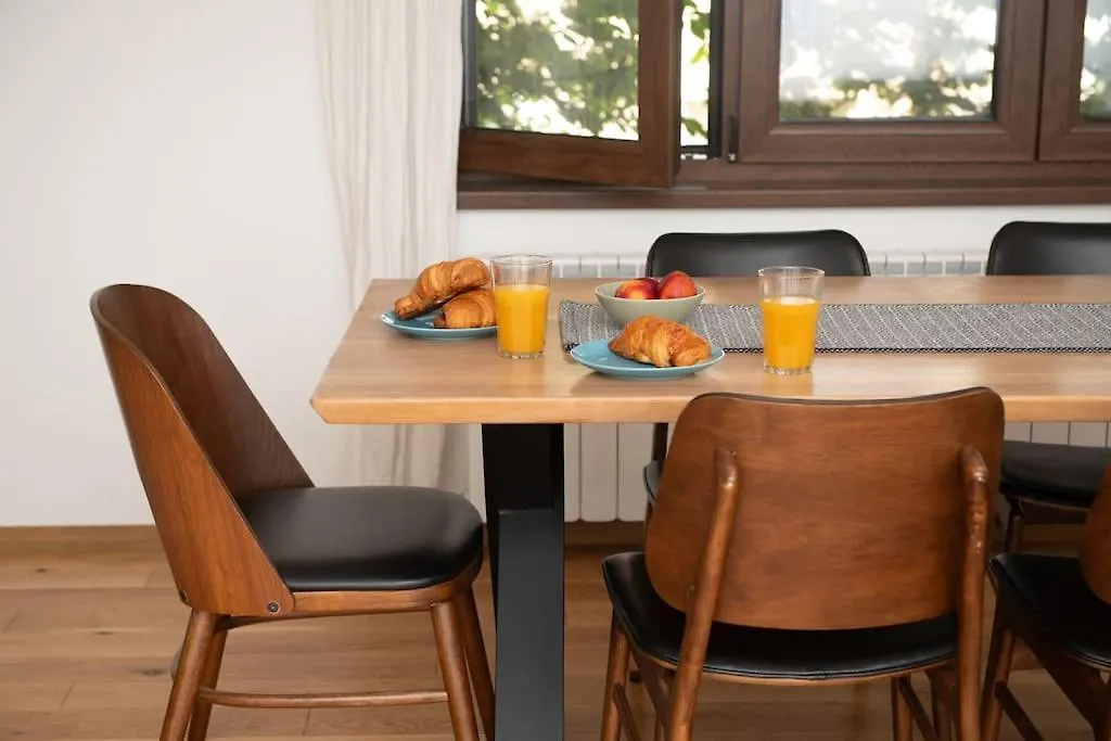 Apartment Top Center Stylish Quiet Street Hosts 5 People Sofia Bulgaria