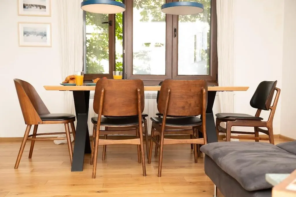 Apartment Top Center Stylish Quiet Street Hosts 5 People Sofia