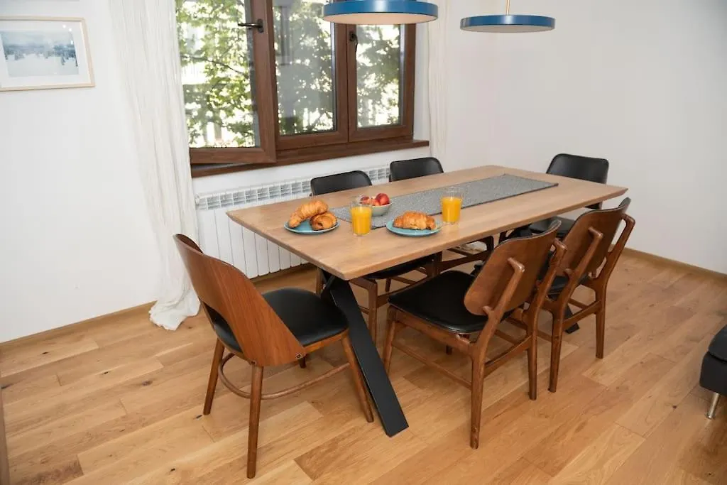 Apartment Top Center Stylish Quiet Street Hosts 5 People Sofia