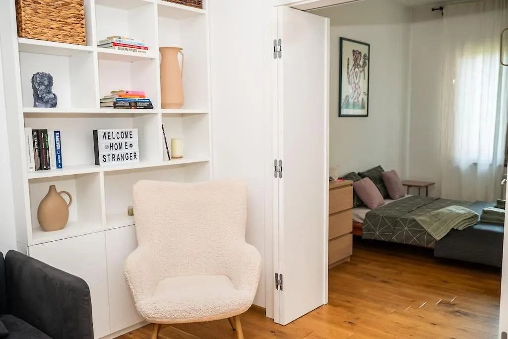 Apartment Top Center Stylish Quiet Street Hosts 5 People Sofia