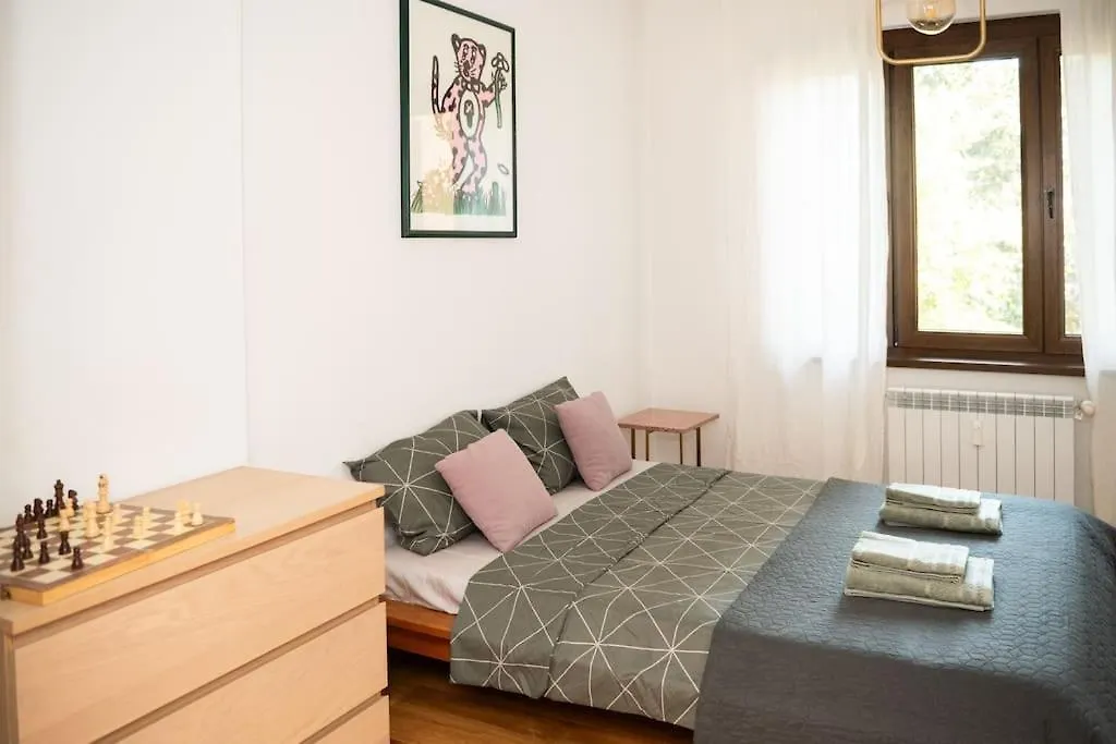 Top Center Stylish Quiet Street Hosts 5 People Sofie 0*,  Bulharsko