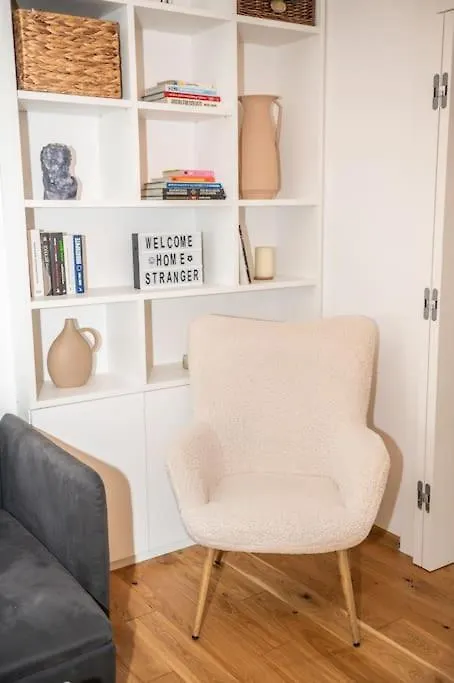 Apartmán Top Center Stylish Quiet Street Hosts 5 People Sofie