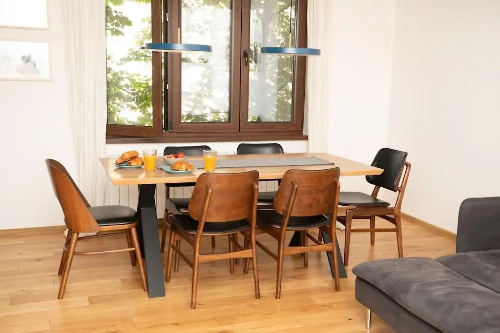 Apartmán Top Center Stylish Quiet Street Hosts 5 People Sofie