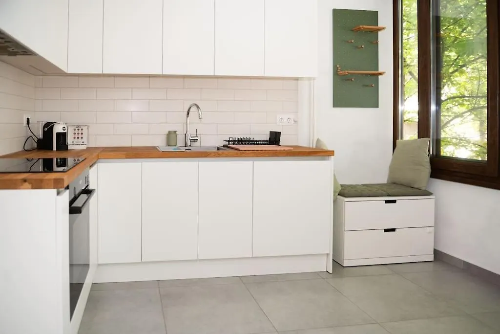Top Center Stylish Quiet Street Hosts 5 People Sofie Apartmán