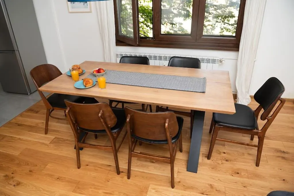 Top Center Stylish Quiet Street Hosts 5 People Sofie